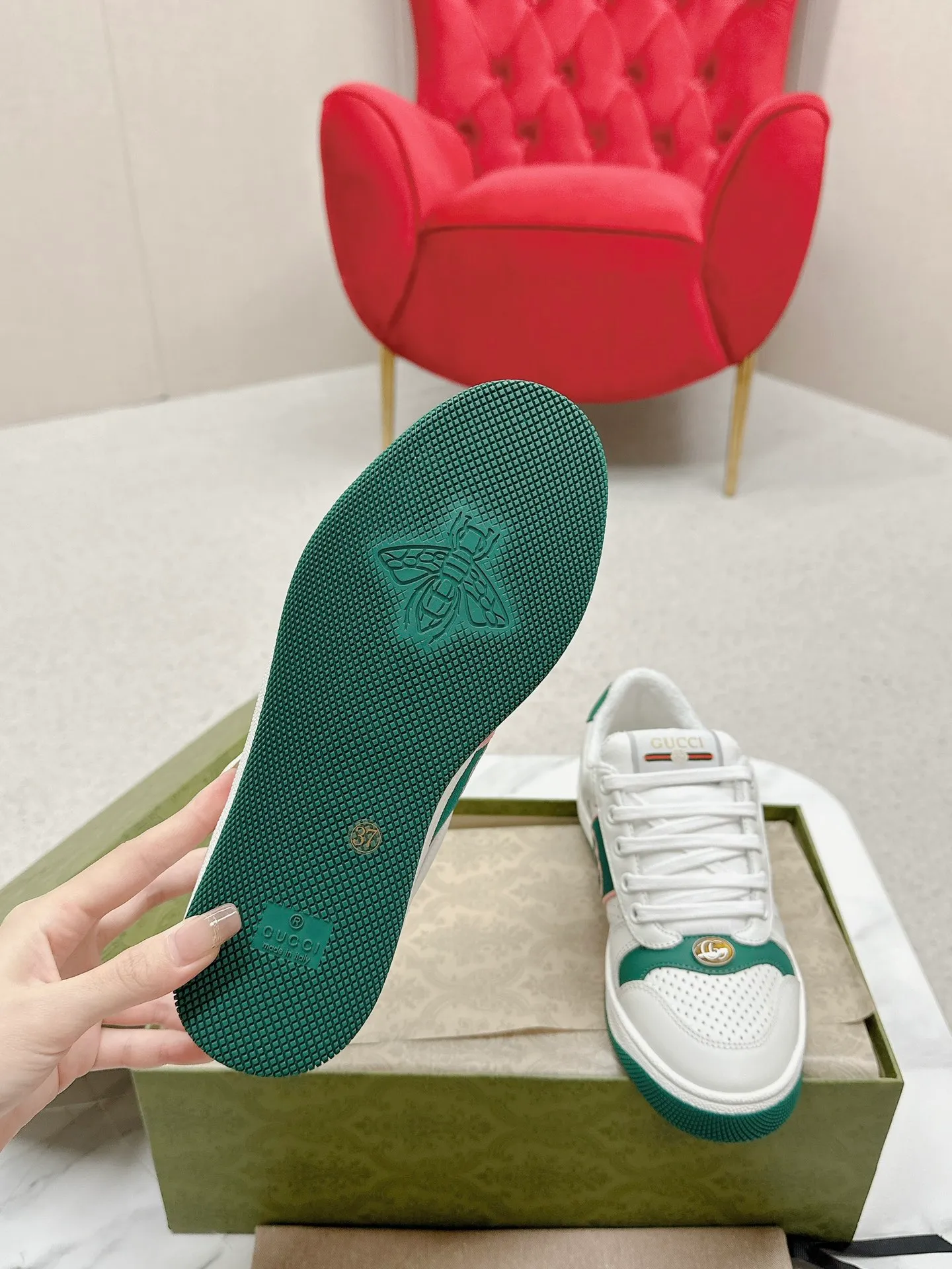 👟👟Ex-factory price 560👟👟 Men’s size +10 Gucci——purchased version GG series distressed dirty shoes-hot style is coming! 9 times out of 10 sales, you will definitely get the money. Ready stock! Spot goods! Spot goods! New colors added - the ultimate version on the market! Purchase the original version and develop it... fabric, material, outsole, and details can be compared at will! Open-mold Swarovski one-to-one replica rhinestone chain...Metal cherry pendant...Metal double G crystal cylindrical mark...Gucci original customized narrow webbing...Super flash series - flash diamond chain. The cherry decoration is detachable and can be changed into two to match with each other to show your personality. Exclusive color-brushed cowhide fabric. Hand-made distressed is very textured and has a sense of luxury! The details of the workmanship can be seen in the drawings, and no line is missed. The original terry cloth is delicate, soft and more comfortable and breathable. The privately stamped two-color original TPU outsole (lower layer is wider, upper layer is narrower). Matching packaging⭐️ Size: Female 35-40 Male 39-44 (Female 41 Male 45 customized)